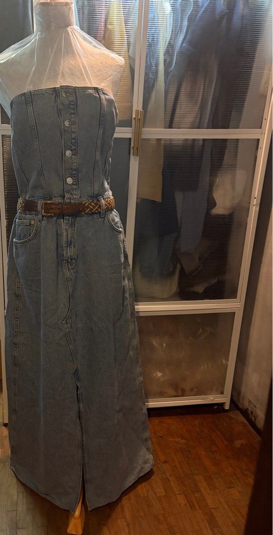 ZARA Denim Tube Maxi Dress with Front Slit (Category: Dresses) located in Quezon City. Submitted by anna.anna6 (Listing ID 1462919967, Image 1). Description: - ZARA light wash denim maxi dress - Corset-style bodice - Front slit for easy movement - Smocked back panel for a comfortable fit - Two back pockets - Versatile for casual outings or dressing up -Hard denim -Size: B: 37-38 W: 34 L: 51 inches.