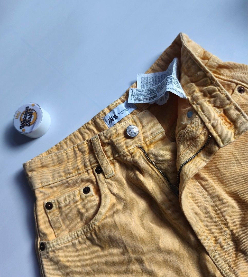 Zara Denim Shorts (Category: Shorts) located in Manapla. Submitted by gentleturtle_3dc683 (Listing ID 1469434410, Image 2). Description: Zara Denim Shorts 💵 ₱ 79 from 139 📏 Size: Waistline 23 - 25Length 14 🎨 Color Rate: 9.5 /10 or better ✨ Condition: Great Pre-loved thrifted item. 💬 Message us for inquiries!.