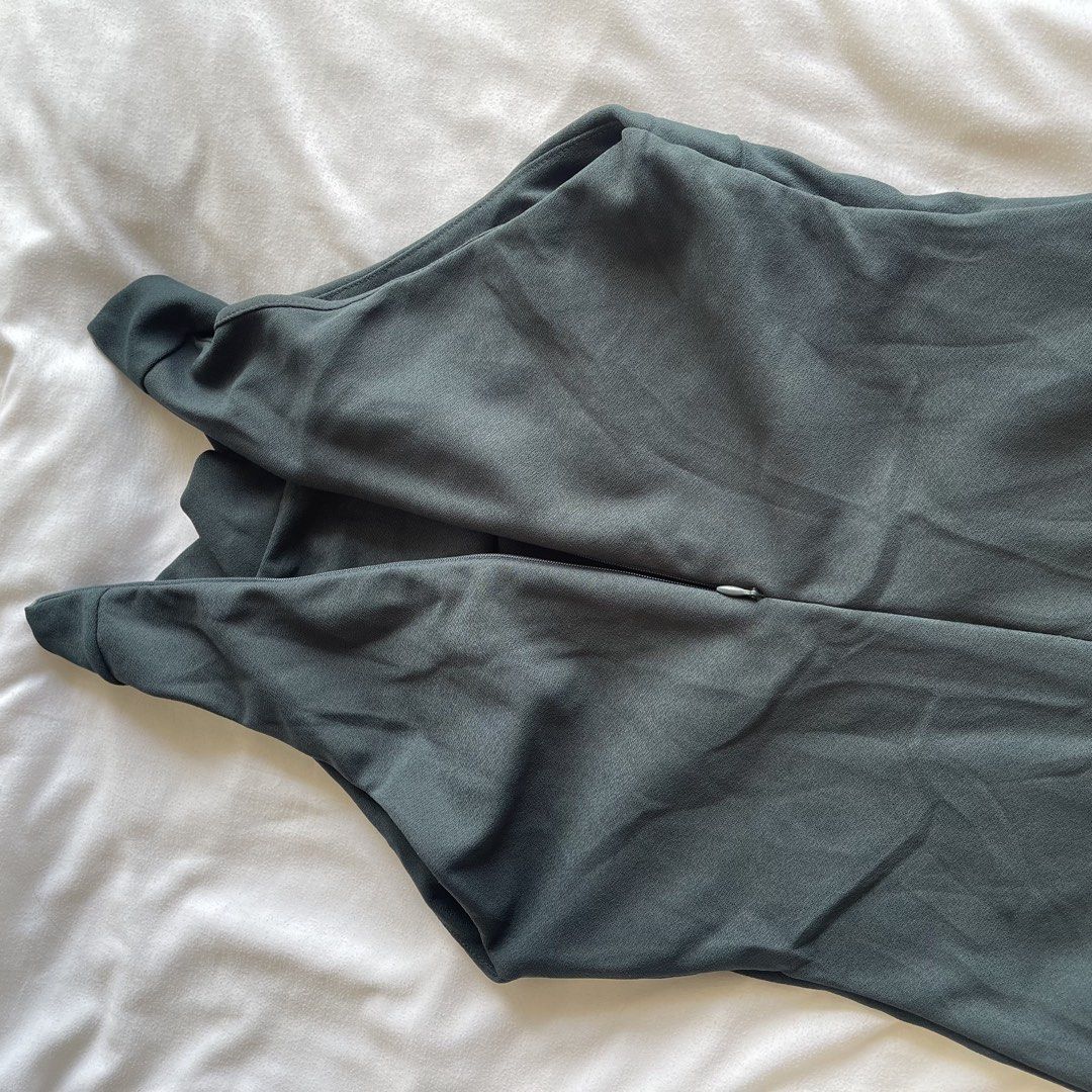 Zara Emerald Green Halter Top (Category: Others Tops) located in Quezon City. Submitted by fifionugh (Listing ID 1469424797, Image 2). Description: tags are cut off :( .