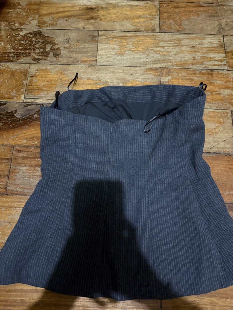 ZARA Gray Striped Tube Top (Category: Sleeveless) located in Makati City. Submitted by bellacroat38269 (Listing ID 1469530687, Image 2). Description: 📌 negotiable 📌 payments first ( gcash, bank transfer ) 📌 excellent condition, worn twice .