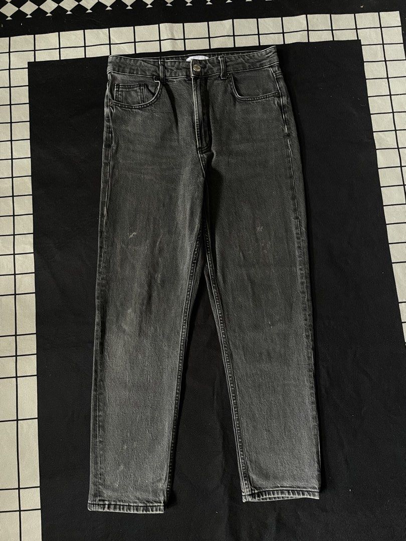 Zara Grey Black Denim Jeans (Category: Jeans) located in Naga. Submitted by curatedslips (Listing ID 1469505312, Image 1). Description: Zara Black Denim Pants 📏 31W x 39.5L x 6.5” hem ⚠️ Minimal scratches that add character, in my opinion.