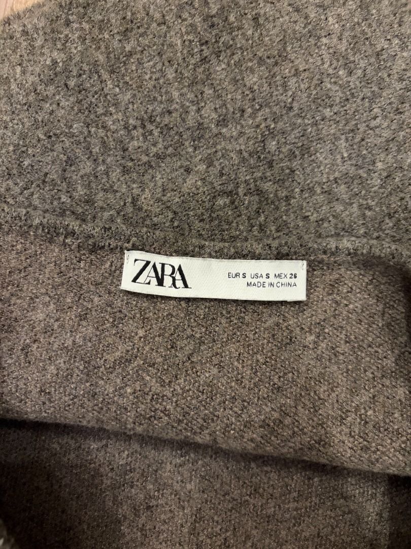 Zara Grey One Shoulder Knit Top Size S (Category: Sleeveless) located in Caloocan City. Submitted by jadorearchive (Listing ID 1469519100, Image 2). Description: Zara Grey wool knit crop top Size S .