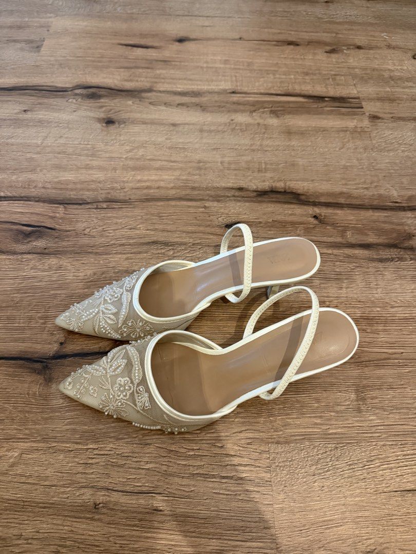 Zara Kitten Heels (Category: Heels) located in Marikina City. Submitted by hazeljaner (Listing ID 1469495778, Image 2). Description: Flaws are in the pictures. Lowballers won’t be entertained..