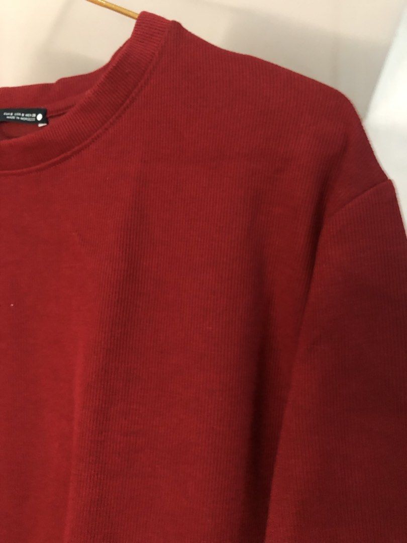Zara Maroon Red Ribbed Sweatshirt Size S (Category: Coats, Jackets and Outerwear) located in Cauayan City . Submitted by wholly.craaaft (Listing ID 1469535758, Image 3). Description: - Brand: Zara - Color: Deep maroon red - Size: Small (S) - Made in Morocco - Material: Ribbed knit texture - Design: Classic crew neckline and long sleeves - Condition: Excellent, clean interior collar tag - Style: Easy to pair with jeans or joggers.