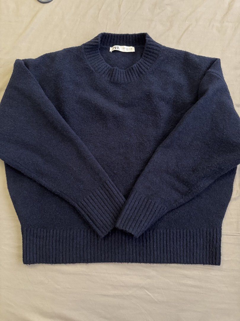 Zara Navy Blue Sweater (Category: Longsleeves) located in Pasig City. Submitted by katsud0oon (Listing ID 1469448770, Image 1). Description: My favorite sweater! Unfortunately too big on me now :(( .