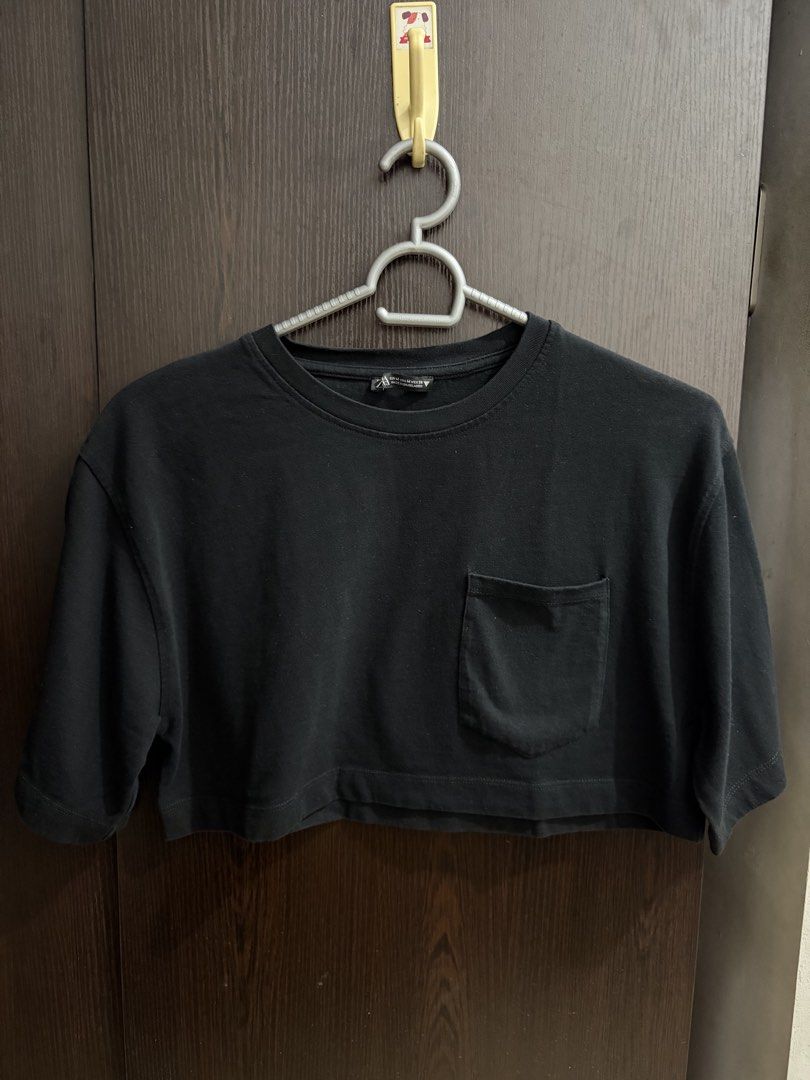 Zara Pocket Cropped Tshirt (Category: Shirts) located in Manila. Submitted by kloseta_manila (Listing ID 1469546252, Image 3). Description: .