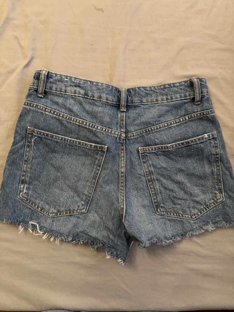 Zara shorts (Category: Shorts) located in Pasig City. Submitted by katsud0oon (Listing ID 1469442752, Image 2). Description: Used twice only. .