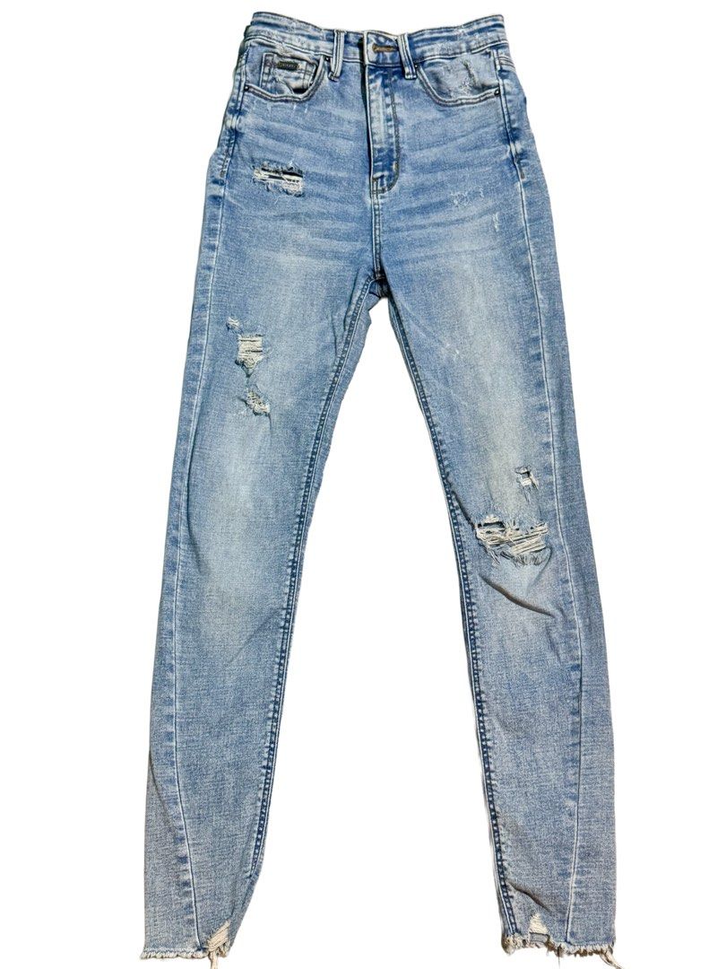 zara skinny (Category: Jeans) located in Bacolod City. Submitted by annzxh (Listing ID 1469398485, Image 1). Description: super ganda rin nittl 🌸 size 24.