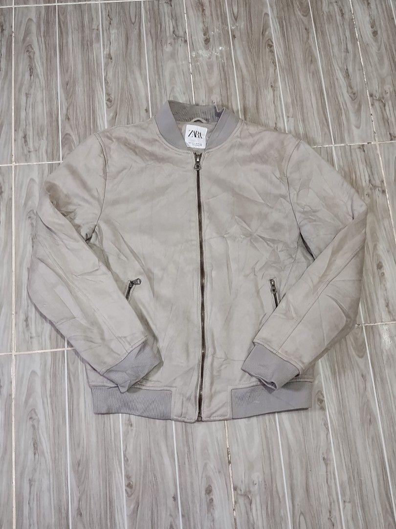 ZARA SUEDE BOMBER JACKET (freeshipping) (Category: Coats, Jackets and Outerwear) located in Quezon City. Submitted by gyl-stop (Listing ID 1469458399, Image 1). Description: free shipping 21 x 25 excellent condi cr: 9.8/10 issue: none.
