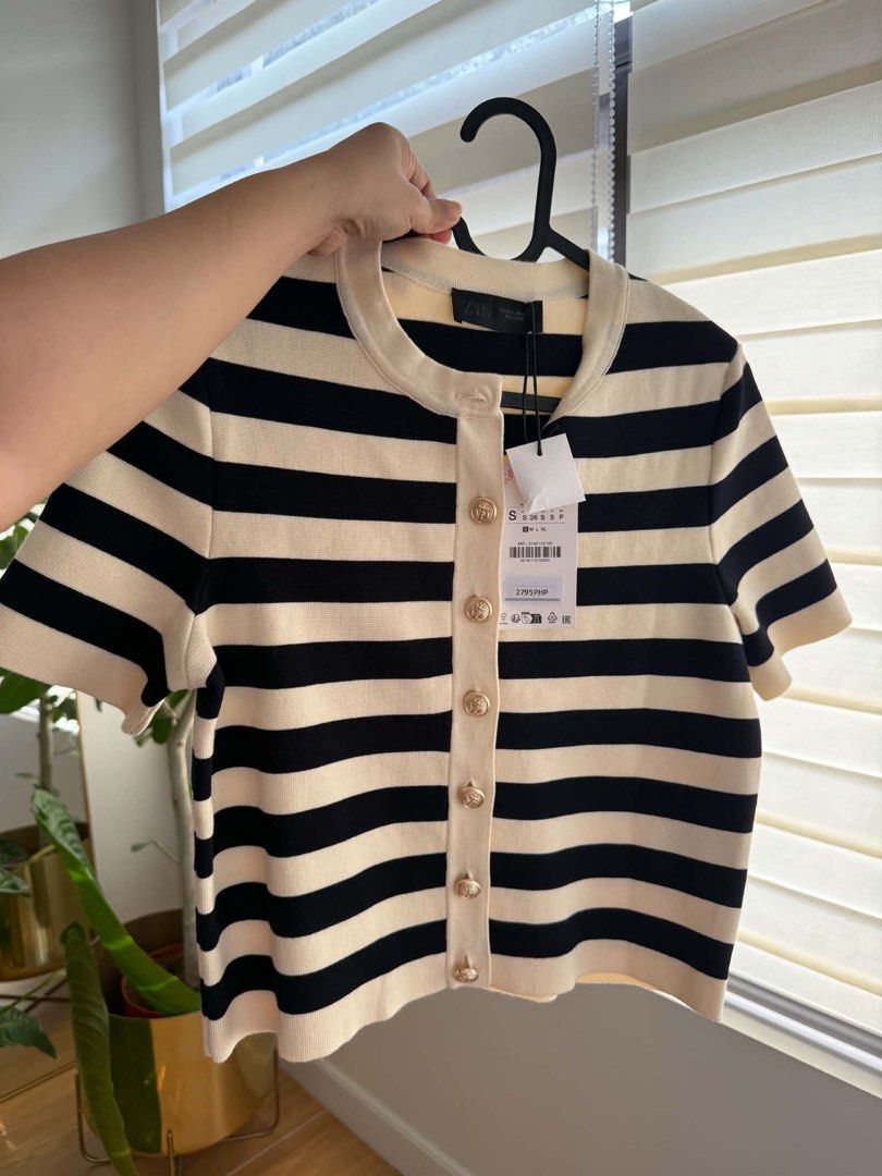 ZARA TOP (Category: Blouses) located in Quezon City. Submitted by mskayebarroza (Listing ID 1469487667, Image 1). Description: For sale Zara top BRANDNEW with tag Bought at zara greenbelt Original price 2795 Selling for 2000 Fix Plus sf to be shouldered by buyer Reason for selling Wrong size Hindi sinukat nung binili😂 Location Bf homes parañaque.