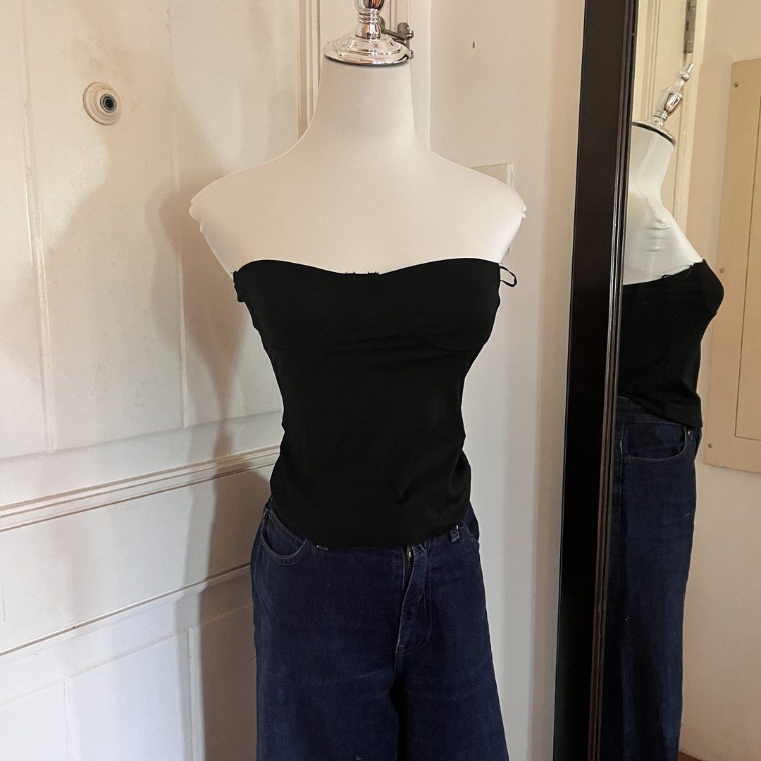 Zara tube top (Category: Others Tops) located in Muntinlupa City. Submitted by on.repeeat (Listing ID 1469424518, Image 1). Description: Medium Super body hugging Smaller sizing.