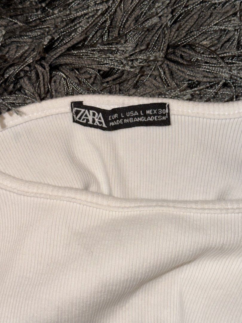 Zara White Ribbed Square Neck Tank Top (Category: Sleeveless) located in Quezon City. Submitted by tishaagba (Listing ID 1469571799, Image 2). Description: Fits S-L.