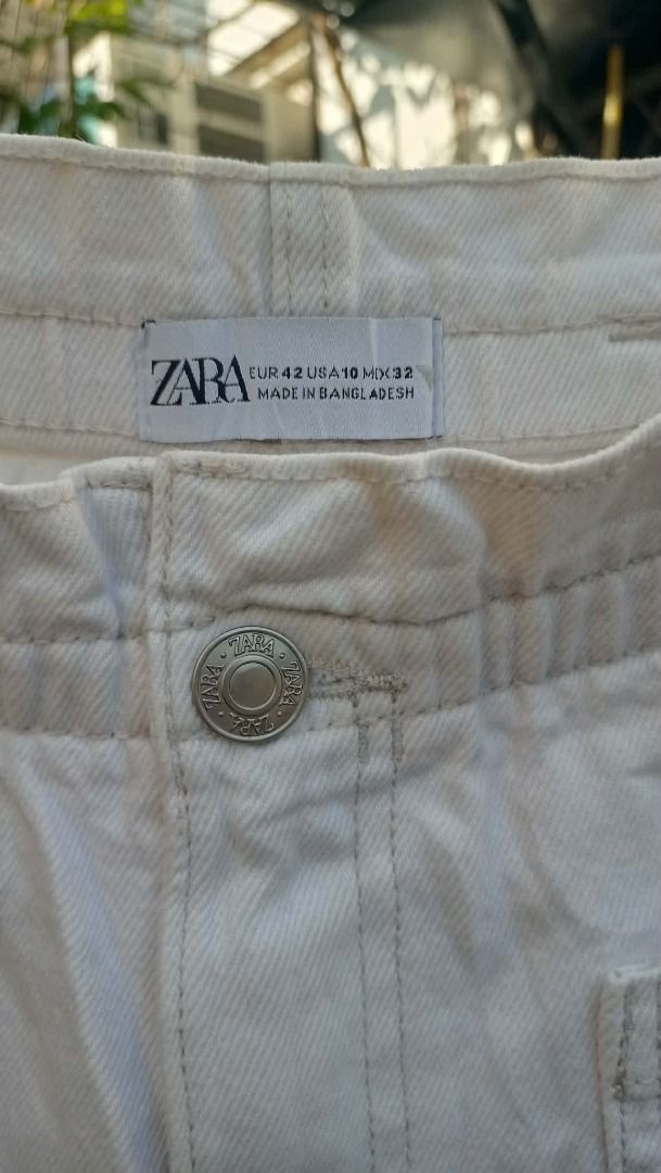 ZARA white soft denim (Category: Shorts) located in Davao. Submitted by irisrazona16792 (Listing ID 1469426423, Image 2). Description: Made in Bangladesh Wd side pocket Waist 32-34(garterize) Hips 40 L 17.5 good as new.