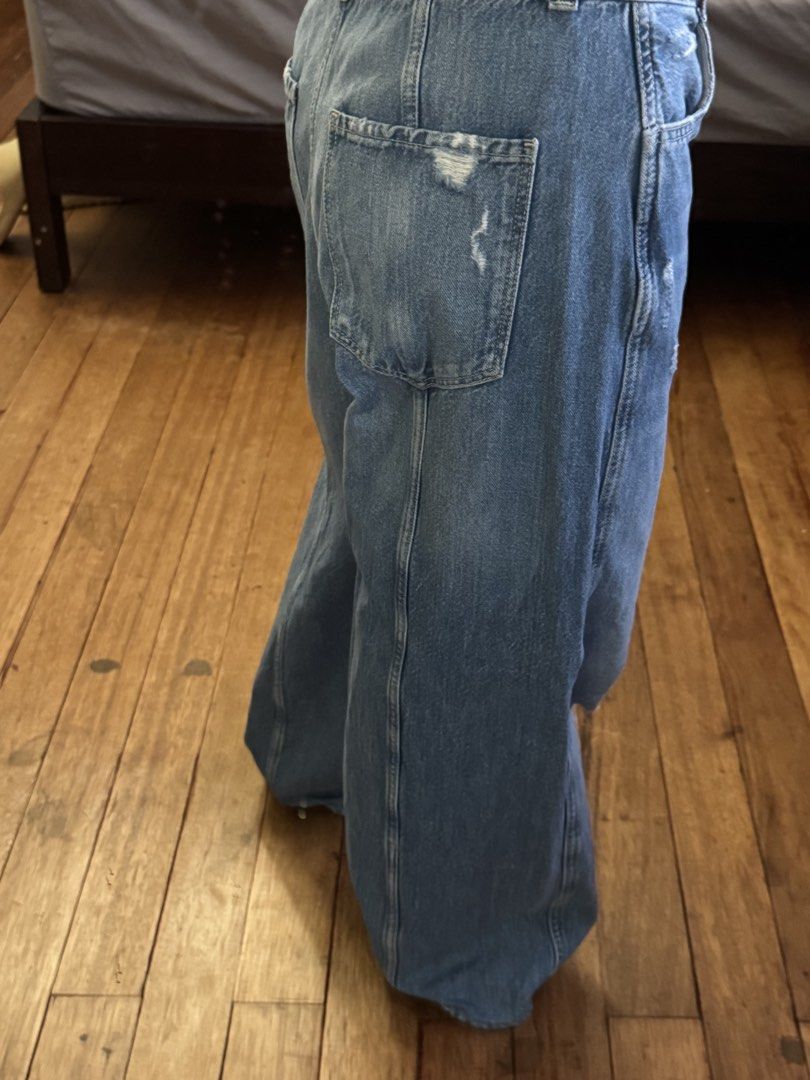 Zara Wide Leg Jeans (Category: Jeans) located in Pasig City. Submitted by katsud0oon (Listing ID 1469443529, Image 3). Description: My favorite jeans 💘 unfortunately too big on me now :( has a cool back design kindly see photos NO WHEN WORN Had it hemmed to fir 5’3 height. .