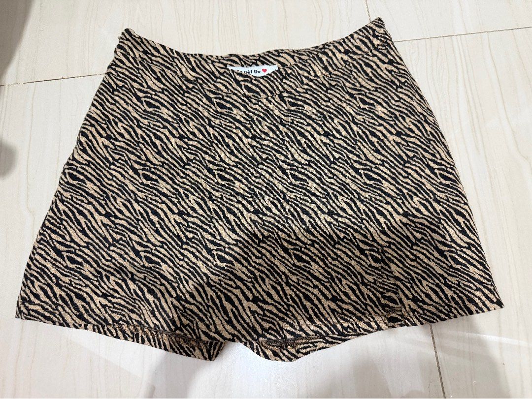 Zebra Print Skort Large size (Category: Skirts) located in Makati City. Submitted by petite_preloved2 (Listing ID 1469512418, Image 1). Description: Looks new Quality fabric.