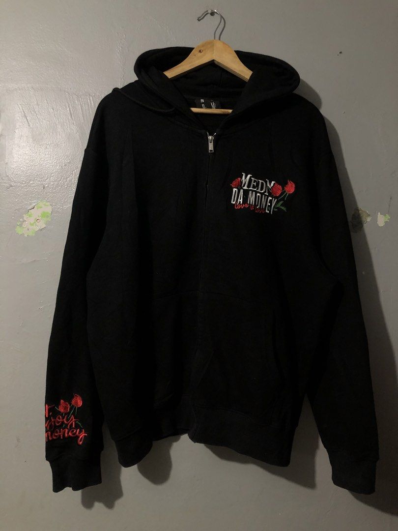 Zip up hoodie (Category: Coats, Jackets and Outerwear) located in Manila. Submitted by rrkthriftshop_4225 (Listing ID 1469529282, Image 1). Description: 25 x 28.