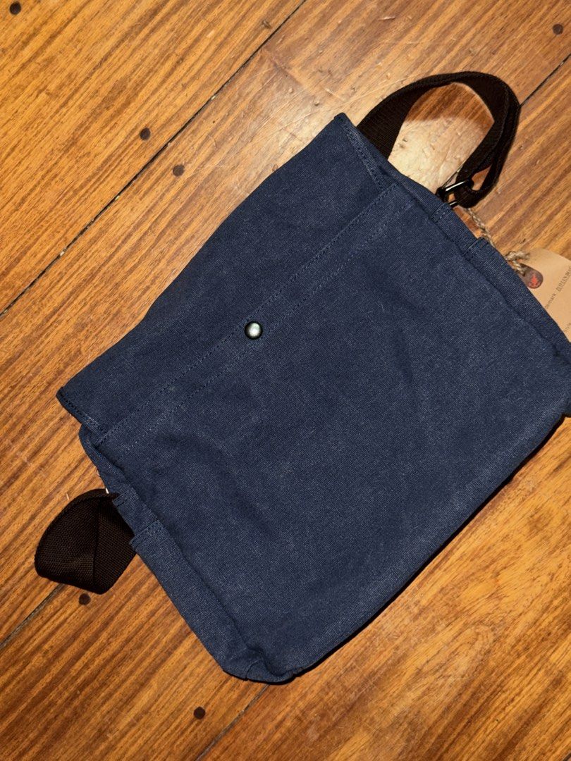 Zuo Lun Duo Canvas Messenger Bag Blue (Category: Sling Bags) located in Manila. Submitted by jaggylejano (Listing ID 1469497953, Image 3). Description: Never been used sling/laptop bag. In great condition, canvas material.