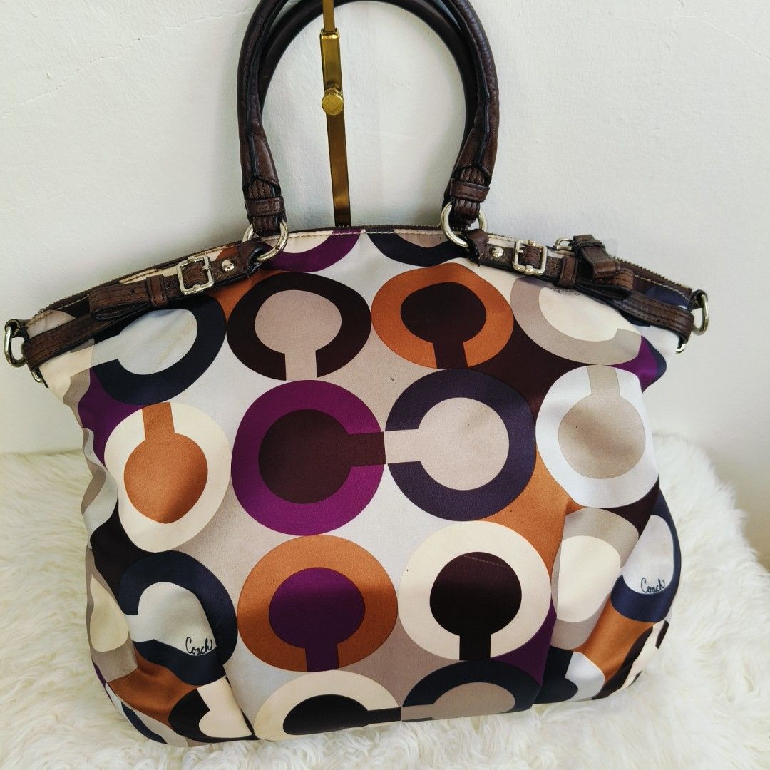 100% Original Coach Tite bag (Category: Tote Bags) located in Mexico. Submitted by indaymurayta888 (Listing ID 1469747895, Image 3). Description: 100% ORIGINAL / AUTHENTIC Money back Guarantee if proven Fake!! Price 4,300 💯Japan Preloved ✅Excellent Condition 🍀 Rank A Rate 9 ✅Shipping Nationwide/ International 📌For Order and Inquirers Please Message Us Directly 📱09649977820 📌Kindly check the photos bellow upon Ordering for your reference. 📌N
