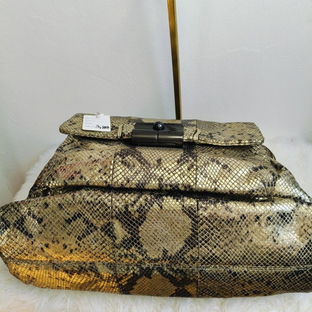 100% Original MONEY Back Guarantee (Category: Shoulder Bags) located in Mexico. Submitted by indaymurayta888 (Listing ID 1469748226, Image 3). Description: 100% ORIGINAL / AUTHENTIC Money back Guarantee if proven Fake!! Price 3,800 💯Japan Preloved ✅Excellent Condition 🍀 Rank AB Rate 8.5 ✅Shipping Nationwide/ International 📌For Order and Inquirers Please Message Us Directly 📱09649977820 📌Kindly check the photos bellow upon Ordering for your r