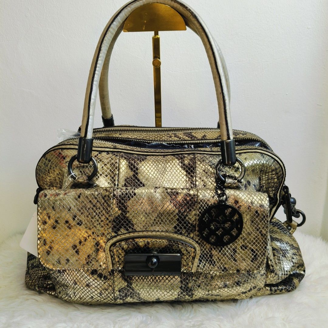 100% Original MONEY Back Guarantee (Category: Shoulder Bags) located in Mexico. Submitted by indaymurayta888 (Listing ID 1469748226, Image 1). Description: 100% ORIGINAL / AUTHENTIC Money back Guarantee if proven Fake!! Price 3,800 💯Japan Preloved ✅Excellent Condition 🍀 Rank AB Rate 8.5 ✅Shipping Nationwide/ International 📌For Order and Inquirers Please Message Us Directly 📱09649977820 📌Kindly check the photos bellow upon Ordering for your r
