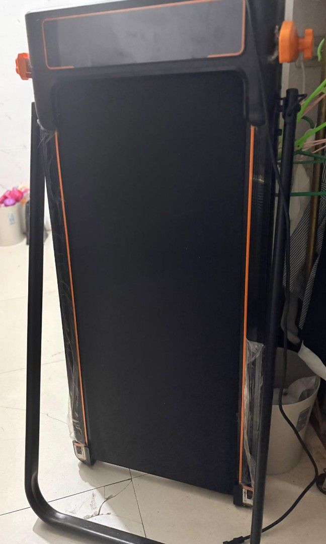 1-14km electric treadmill foldable (Category: Cardio & Fitness Machines) located in Muntinlupa City. Submitted by stellamariezz (Listing ID 1469729141, Image 1). Description: .