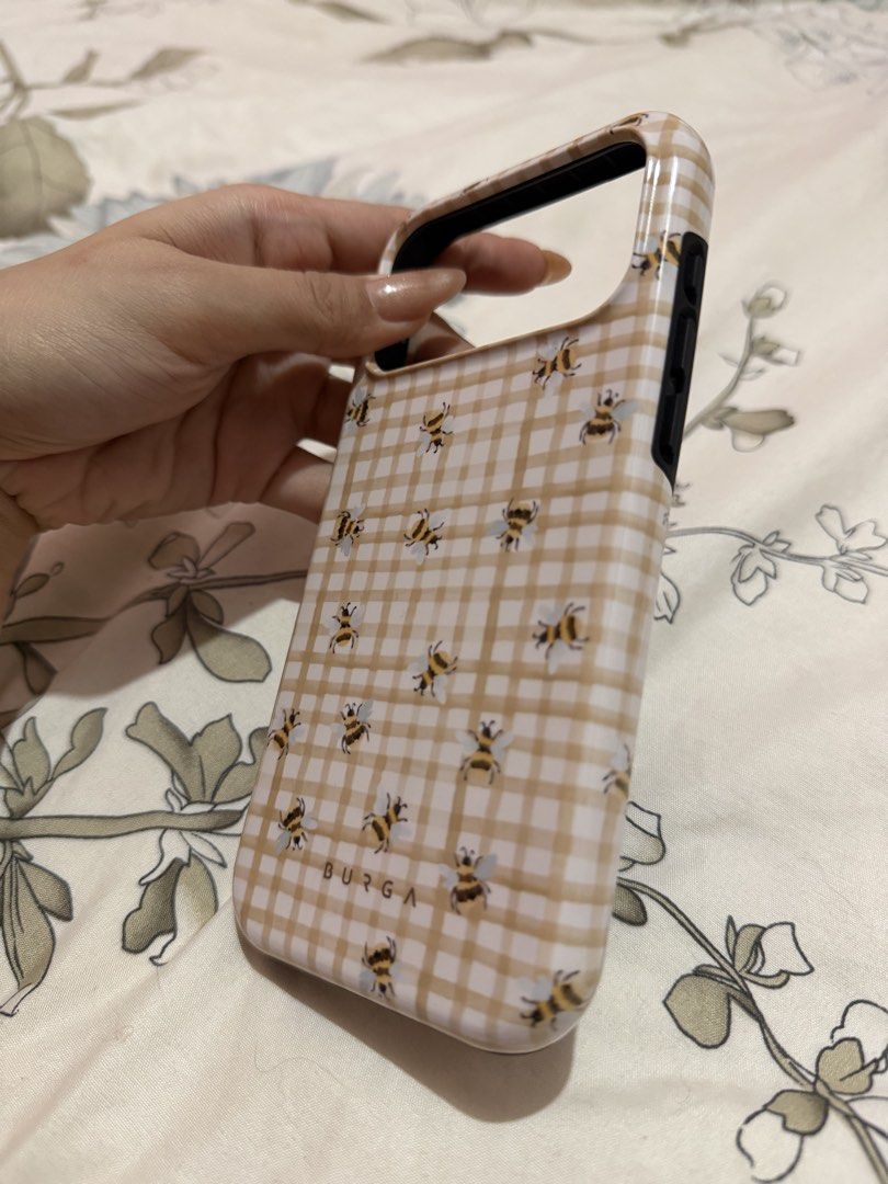 17 pro max burga case (Category: Cases & Sleeves) located in Taguig. Submitted by chen.preloveddd (Listing ID 1469740787, Image 2). Description: No more pouch and minimal scratches Rfs: Too much cases 📍Taguig south signal.