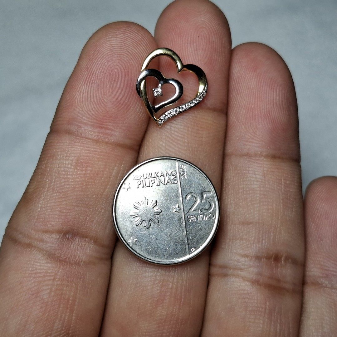 18k Diamond Pendant (Category: Necklaces) located in Manila. Submitted by treasurechest888 (Listing ID 1469652838, Image 2). Description: Preowned 18k gold diamond heart pendant (.06ct, 1.20 grams). Pwede COD or COP ng LBC with 1,000 pesos downpayment..