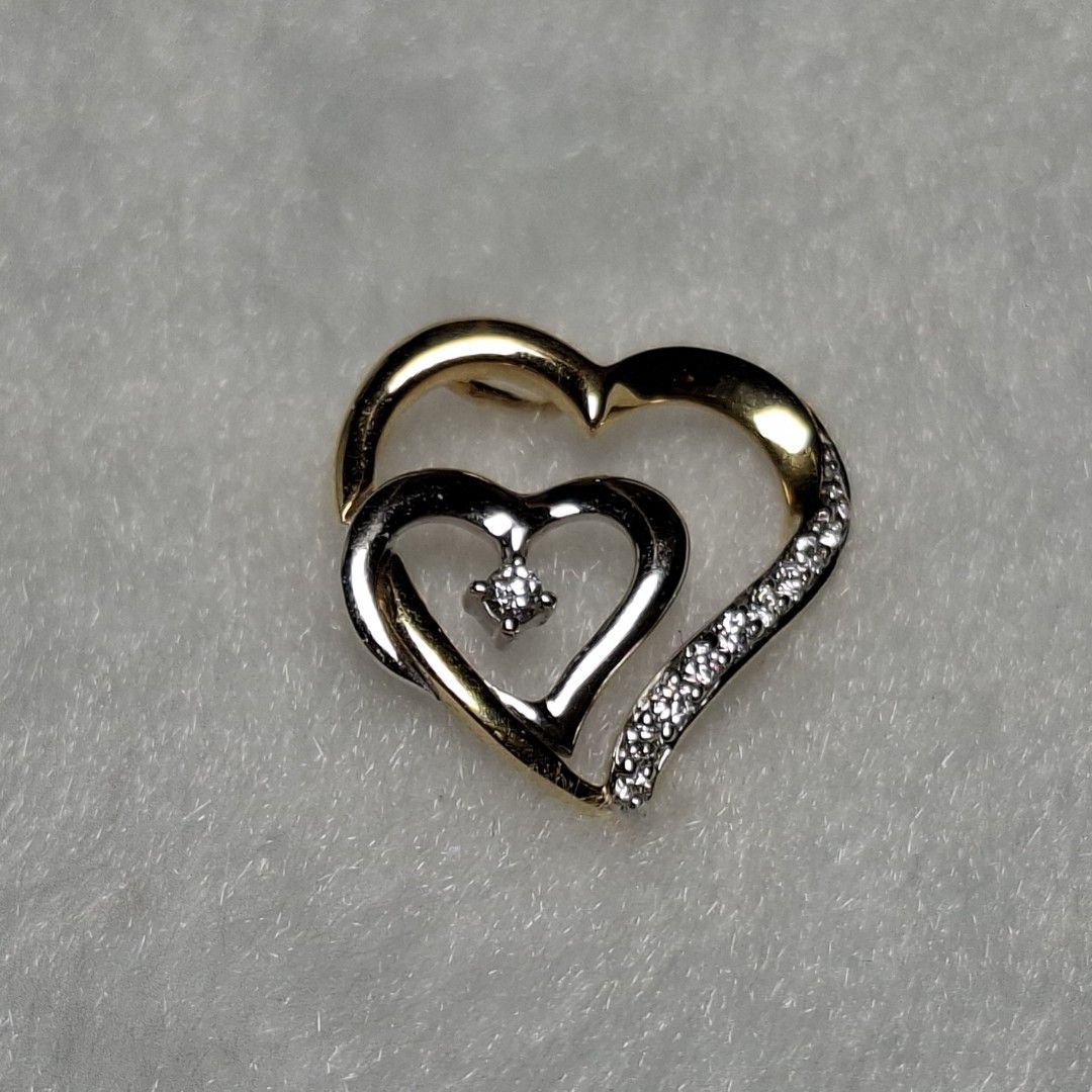 18k Diamond Pendant (Category: Necklaces) located in Manila. Submitted by treasurechest888 (Listing ID 1469652838, Image 3). Description: Preowned 18k gold diamond heart pendant (.06ct, 1.20 grams). Pwede COD or COP ng LBC with 1,000 pesos downpayment..