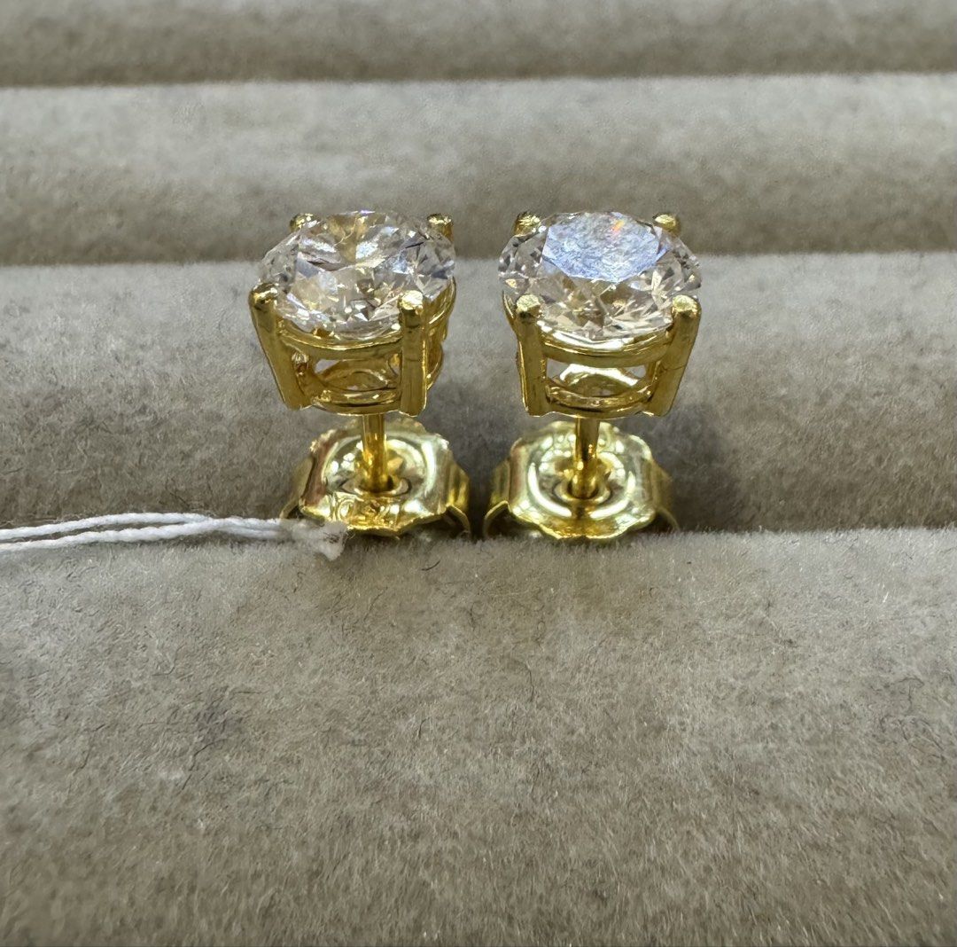 18K Gold Solitaire lab Diamond Stud Earrings (Category: Earrings) located in San Mateo. Submitted by donnalewisss (Listing ID 1469606928, Image 2). Description: 1ct & 2ct lab diamond stud 50,000- 1ct in 18k yellow gold setting With certificate 95,000 - 2ct in 18k white gold setting witj certificate Classic round brilliant cut diamond stud earrings - Sparkly stones with timeless style - Total weight details marked on tag - Clean condition, ready t