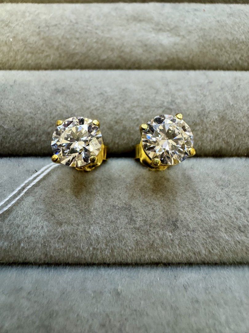 18K Gold Solitaire lab Diamond Stud Earrings (Category: Earrings) located in San Mateo. Submitted by donnalewisss (Listing ID 1469606928, Image 3). Description: 1ct & 2ct lab diamond stud 50,000- 1ct in 18k yellow gold setting With certificate 95,000 - 2ct in 18k white gold setting witj certificate Classic round brilliant cut diamond stud earrings - Sparkly stones with timeless style - Total weight details marked on tag - Clean condition, ready t