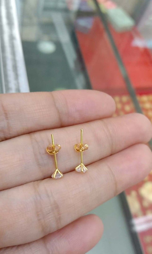 18K Saudi Gold Russian Stone Stud Earrings (Category: Earrings) located in Manila. Submitted by RealGoldPawnable18K21K24K (Listing ID 1469595304, Image 2). Description: .