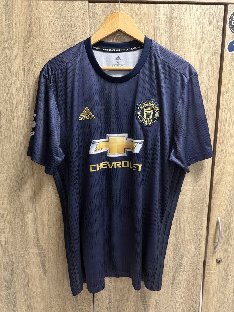 2018–19 Adidas Manchester United Third Kit (Category: Tshirts & Polo Shirts ) located in Cavite. Submitted by PRIVATE.Selection (Listing ID 1469629640, Image 1). Description: 2018–19 Adidas Manchester United Third Kit Size XL W- 22.5 L- 30 Good as new Issues: Check last 2 pics .