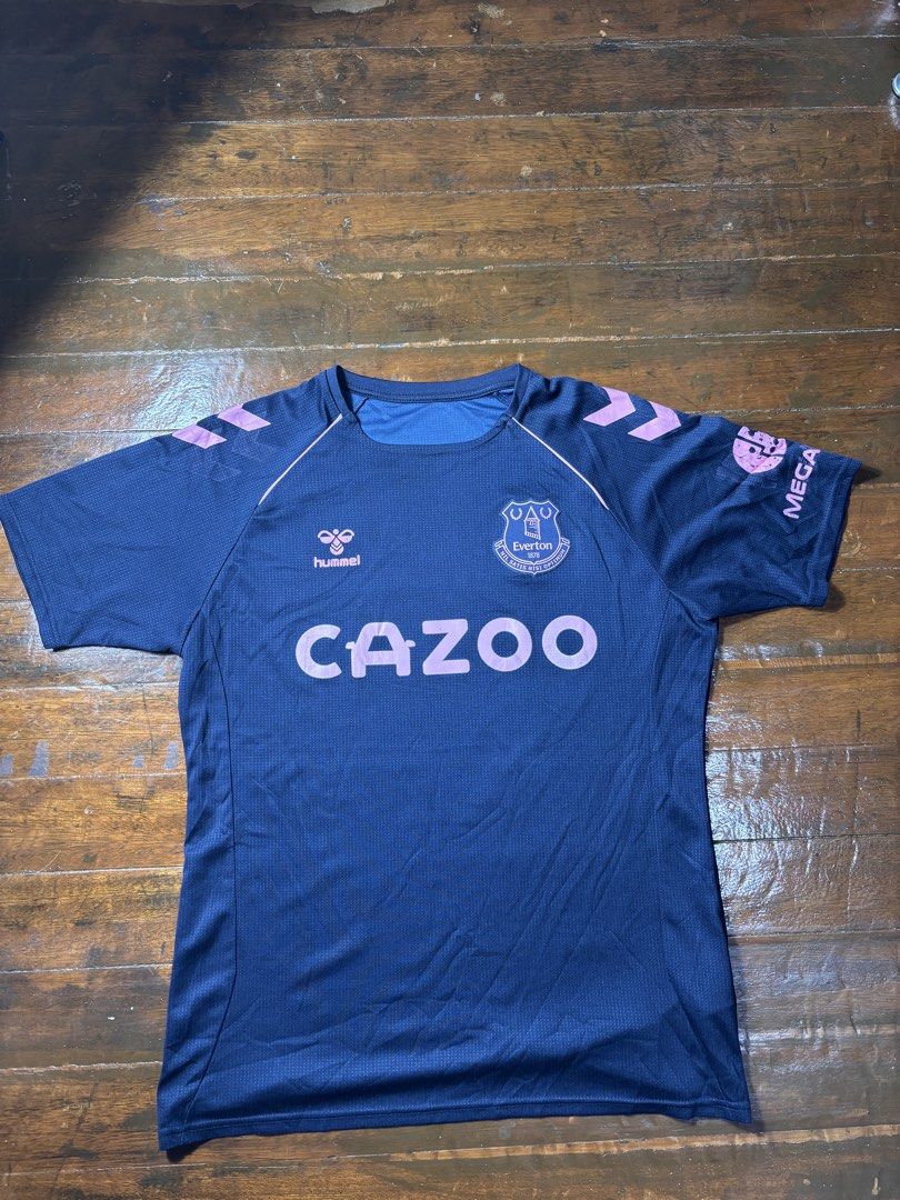 2020-21 Everton Hummel Training Shirt (Category: Tshirts & Polo Shirts ) located in Manila. Submitted by earlylifecrisis (Listing ID 1469673669, Image 1). Description: Sz Condition 8/10 Measure it by inch Width: 21.5 Length: 28 Shoulder:17 Sleeve: 9.5 Bust: Hem: •Refund / Returns not allowed allowed •Please do check the dimensions size on labels sometimes are not accurate on the sizing •Ask me before purchasing.