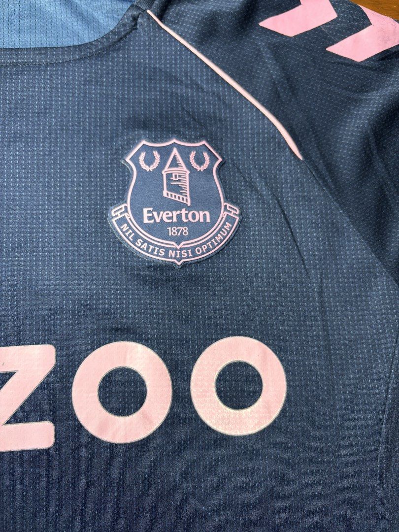 2020-21 Everton Hummel Training Shirt (Category: Tshirts & Polo Shirts ) located in Manila. Submitted by earlylifecrisis (Listing ID 1469673669, Image 3). Description: Sz Condition 8/10 Measure it by inch Width: 21.5 Length: 28 Shoulder:17 Sleeve: 9.5 Bust: Hem: •Refund / Returns not allowed allowed •Please do check the dimensions size on labels sometimes are not accurate on the sizing •Ask me before purchasing.