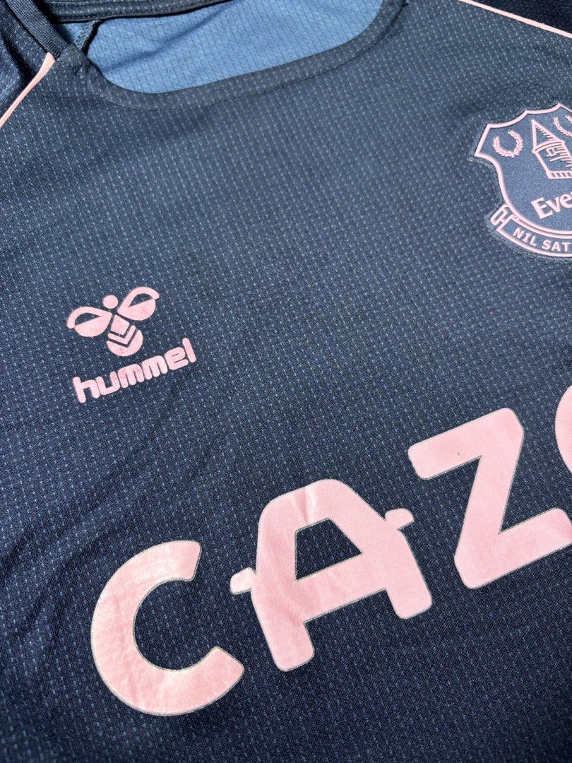 2020-21 Everton Hummel Training Shirt (Category: Tshirts & Polo Shirts ) located in Manila. Submitted by earlylifecrisis (Listing ID 1469673669, Image 2). Description: Sz Condition 8/10 Measure it by inch Width: 21.5 Length: 28 Shoulder:17 Sleeve: 9.5 Bust: Hem: •Refund / Returns not allowed allowed •Please do check the dimensions size on labels sometimes are not accurate on the sizing •Ask me before purchasing.