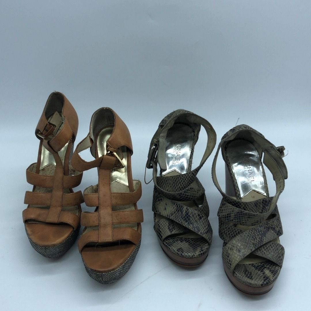 247004679 MICHAEL KORS SHOES SET (Category: Sneakers & Footwear) located in Taguig. Submitted by ecoring.ph (Listing ID 1469630308, Image 1). Description: The body of the wedges is scratched, scuffed, stained, dirty, wrinkled, has press marks, discolored, and shows signs of use. The strap of the wedges is scratched, scuffed, stained, dirty, cracked, torn, has press marks, is peeling, wrinkled, and shows signs of heavy use and prolonged storage. T