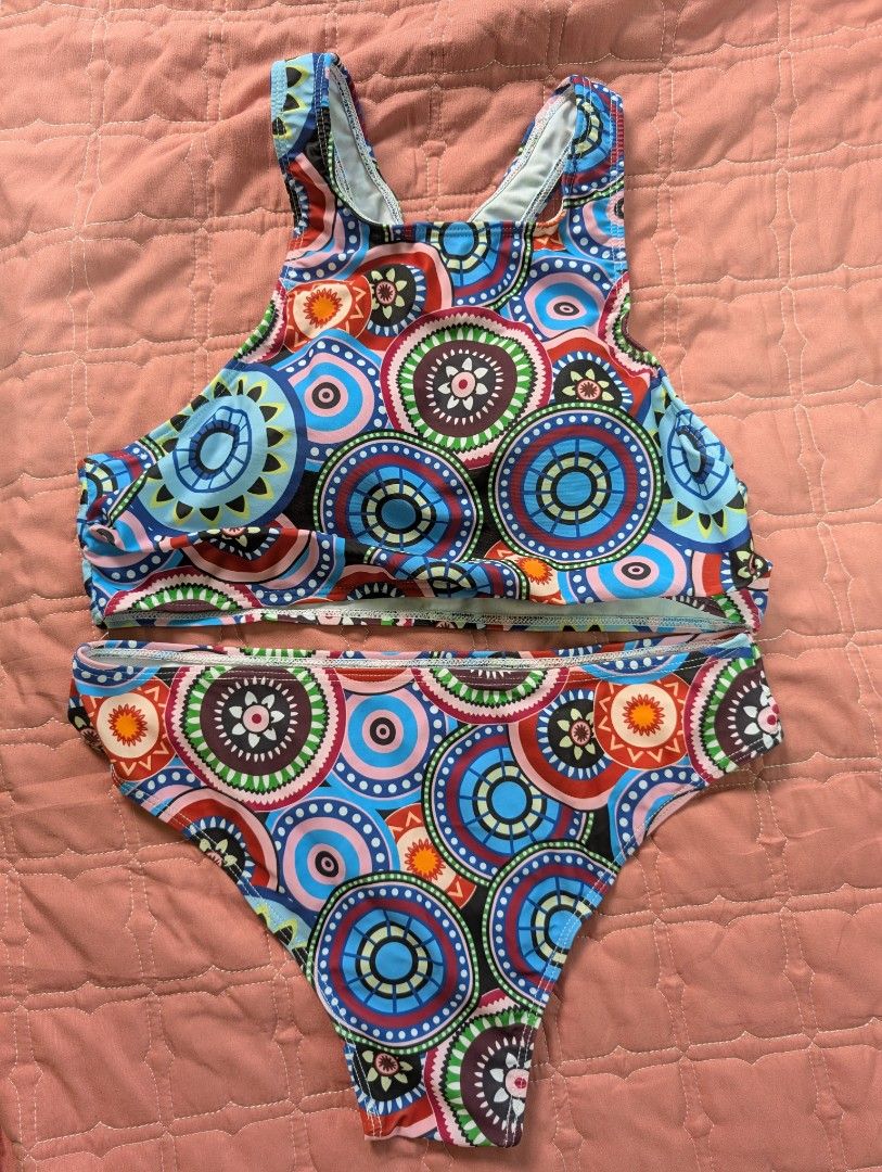 2 piece swimsuit (Category: Bikinis & Swimsuits) located in Manila. Submitted by deniniii (Listing ID 1469624172, Image 1). Description: Never been used, already washed. Large to XL 36B cup 35-38 Waist.