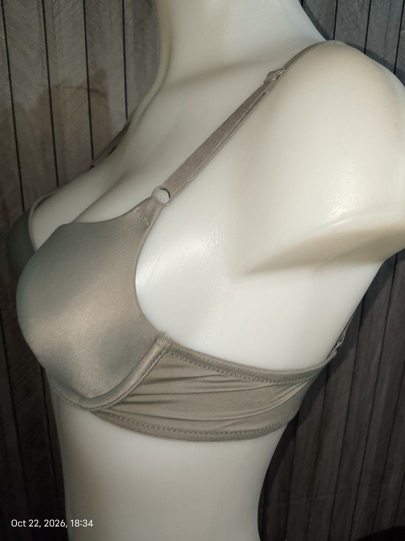 34a Maidenform bra grey thin soft pads underwired (Category: Undergarments & Loungewear) located in Manila. Submitted by truecrystal-1407 (Listing ID 1469670418, Image 2). Description: .