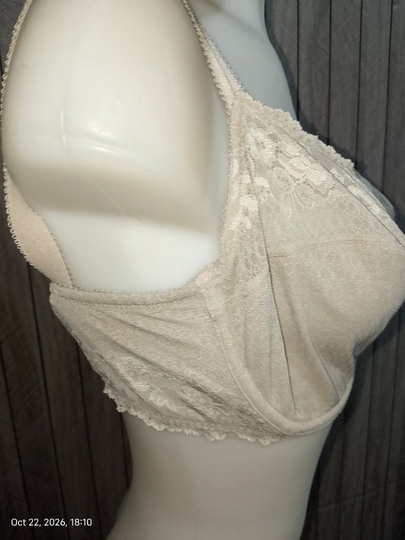 38dd WACOAL lace bra not padded (Category: Undergarments & Loungewear) located in Manila. Submitted by truecrystal-1407 (Listing ID 1469666022, Image 3). Description: .