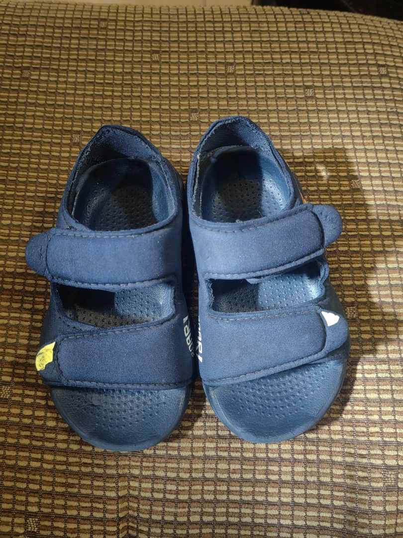 3 pcs baby/kids shoes bundle 10cm-13cm baby feet (Category: Babies & Kids Fashion) located in Quezon City. Submitted by givesomespace (Listing ID 1469579932, Image 1). Description: adidas sandals was used well, only the front prints ang parang nattnggal. panga araw araw yan. yung dalawa super okay pa. preferably 10cm-13cm ang paa ni baby boy. nasuot to simula 10months to 18months.
