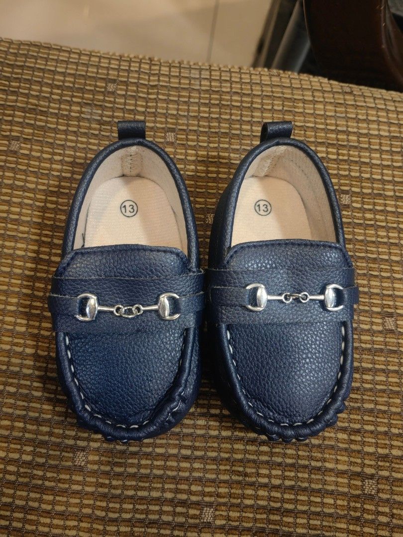 3 pcs baby/kids shoes bundle 10cm-13cm baby feet (Category: Babies & Kids Fashion) located in Quezon City. Submitted by givesomespace (Listing ID 1469579932, Image 3). Description: adidas sandals was used well, only the front prints ang parang nattnggal. panga araw araw yan. yung dalawa super okay pa. preferably 10cm-13cm ang paa ni baby boy. nasuot to simula 10months to 18months.