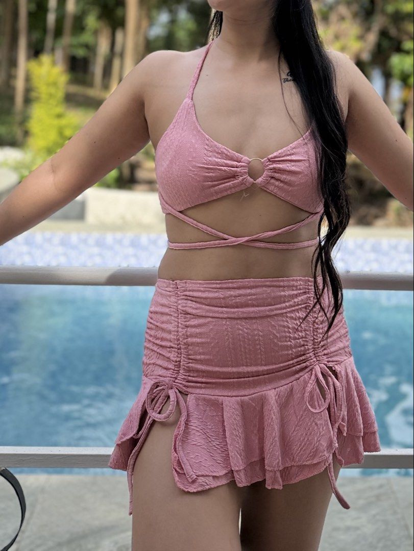 3in1 dainty swimsuit (Category: Bikinis & Swimsuits) located in Cabuyao City. Submitted by girlontherockspreloved (Listing ID 1469621584, Image 2). Description: Like new used once only. Padded. No flaw. Fits S-M. Super pretty in actual. Very flattering when worn 🥰.