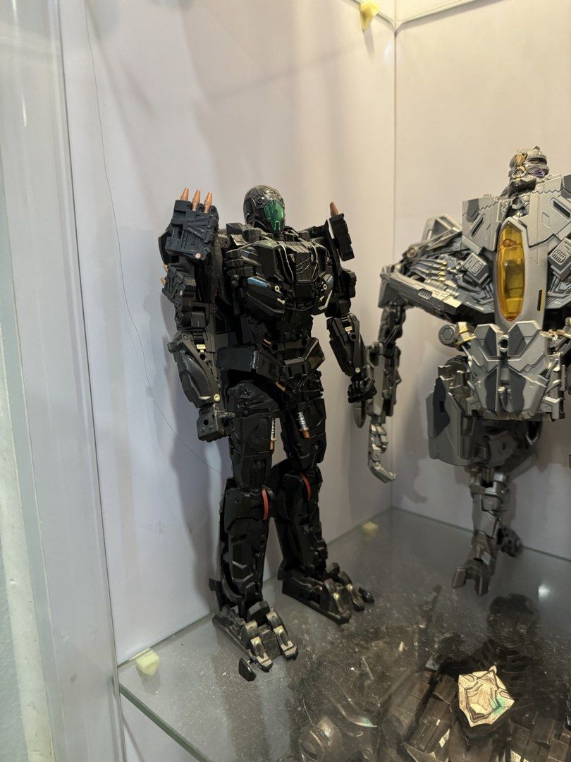 3rd party Transformers Lockdown figure by Visual Toys (VT-01) (Category: Figurines & Statues) located in Paranaque City. Submitted by bealim988 (Listing ID 1469637526, Image 1). Description: * Brand / Model: Visual Toys - VT-01 (Lockdown) * Condition: Like new / Displayed only * Status: Back in Box (BIB) – no issues or damage * Inclusions: 100% complete parts, original box, and manual included Perfect for Transformers collectors looking for a hig