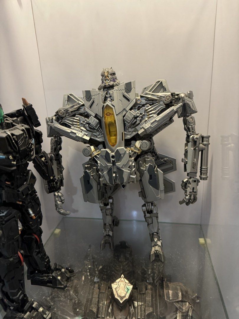 3rd party Transformers Lockdown figure by Visual Toys (VT-01) (Category: Figurines & Statues) located in Paranaque City. Submitted by bealim988 (Listing ID 1469637526, Image 2). Description: * Brand / Model: Visual Toys - VT-01 (Lockdown) * Condition: Like new / Displayed only * Status: Back in Box (BIB) – no issues or damage * Inclusions: 100% complete parts, original box, and manual included Perfect for Transformers collectors looking for a hig
