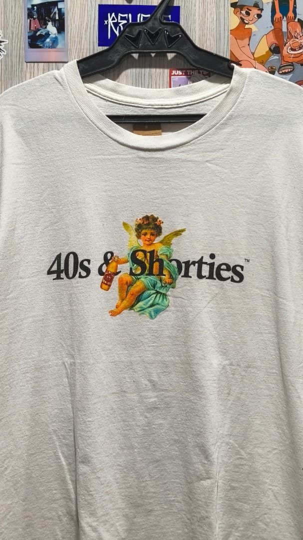 40s & Shorties Graphic T-Shirt White (Category: Tshirts & Polo Shirts ) located in Davao. Submitted by thethriftproject082 (Listing ID 1469749447, Image 2). Description: 40s & Shorties 📍𝐌𝐈𝐍𝐄: 380 📍𝐒𝐈𝐙𝐄 𝐎𝐍 𝐓𝐀𝐆: L 📍𝐃𝐈𝐌𝐄𝐒: 22 x 28 📍stains.
