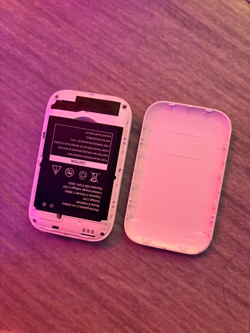 4G Wireless Mobile WiFi Pro Router (Category: Networking) located in Calamba. Submitted by leeadriannn796 (Listing ID 1469580616, Image 2). Description: - Portable 4G LTE MiFi wireless router with global carrier compatibility - Fast speeds up to 300 Mbps for seamless browsing and streaming - Connect up to 10 devices simultaneously (phones, tablets, laptops) - Reliable 2100mAh rechargeable Li-ion battery with convenient USB Type-C charging - Comes