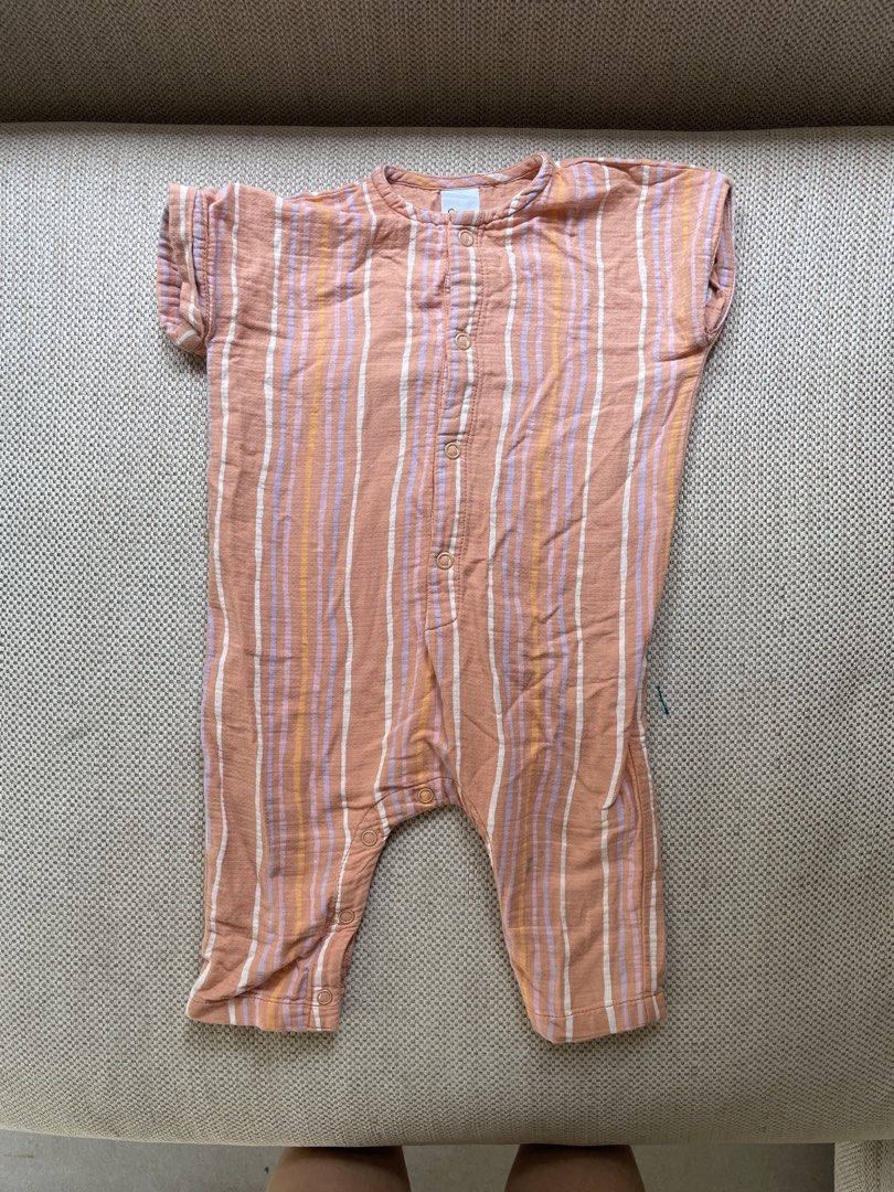 5pcs bundle of onesies/overalls (Category: Babies & Kids Fashion) located in Marikina City. Submitted by marahome (Listing ID 1469596181, Image 2). Description: 🐚 With stain due to storage, not sure if washable. Tili Dahli has issue. 🐚 my baby wore this until 3 years old (petite) 🐚 selling as bundle only 🐚 really nice fabric linen and 100% cotton 🐚 selling really cheap, please don’t lowball. 🙏🏼 HT zara hm kiru laila lyra kiru yoji uniqlo k