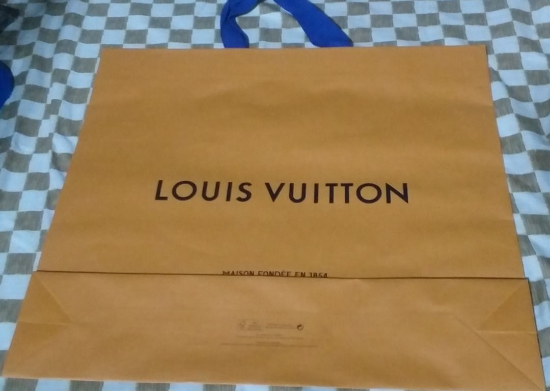 6pcs Louis Vuitton Luxury Paper Bag (Category: Luxury Bags & Wallets) located in Pasig City. Submitted by jocel8432 (Listing ID 1469713039, Image 2). Description: - Bundle of authentic Louis Vuitton paper shopping bags - Includes a rare special holiday edition bag - Ideal for gifting, luxury packaging Take All (all are actual photos) Measurements: 2nd pic L=53cm W=12cm H=48cm 3rd pic L=49cm W=23cn H=41cm 4th pic Holiday Edition L=49cm W=23cm H=41