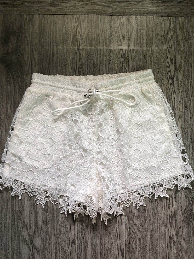 7 FOR ALL MANKIND LACE SHORT (Category: Shorts) located in Santa Rosa. Submitted by eceldg05 (Listing ID 1469626720, Image 3). Description: 7for all mankind Lace short L on tag Bnw cond.