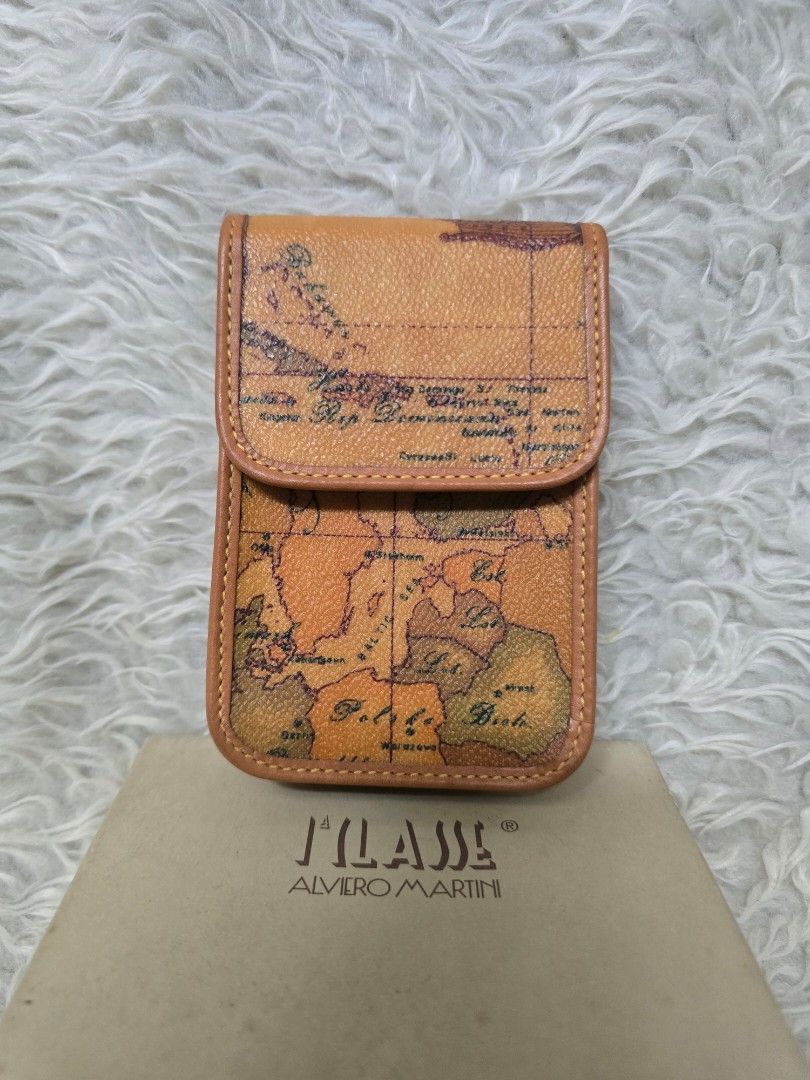 💯% AUTHENTIC Alviero Martini 1ᴬ Classe Geo Map Pouch Case (Category: Belt bags, Clutches and Pouches) located in Marikina City. Submitted by dust.end.bags (Listing ID 1469620207, Image 1). Description: - Authentic Alviero Martini 1ᴬ Classe pouch - Iconic vintage geographic map print - Premium brown leather trim detailing - Secure front flap closure - Includes original box - Classic travel-inspired design.